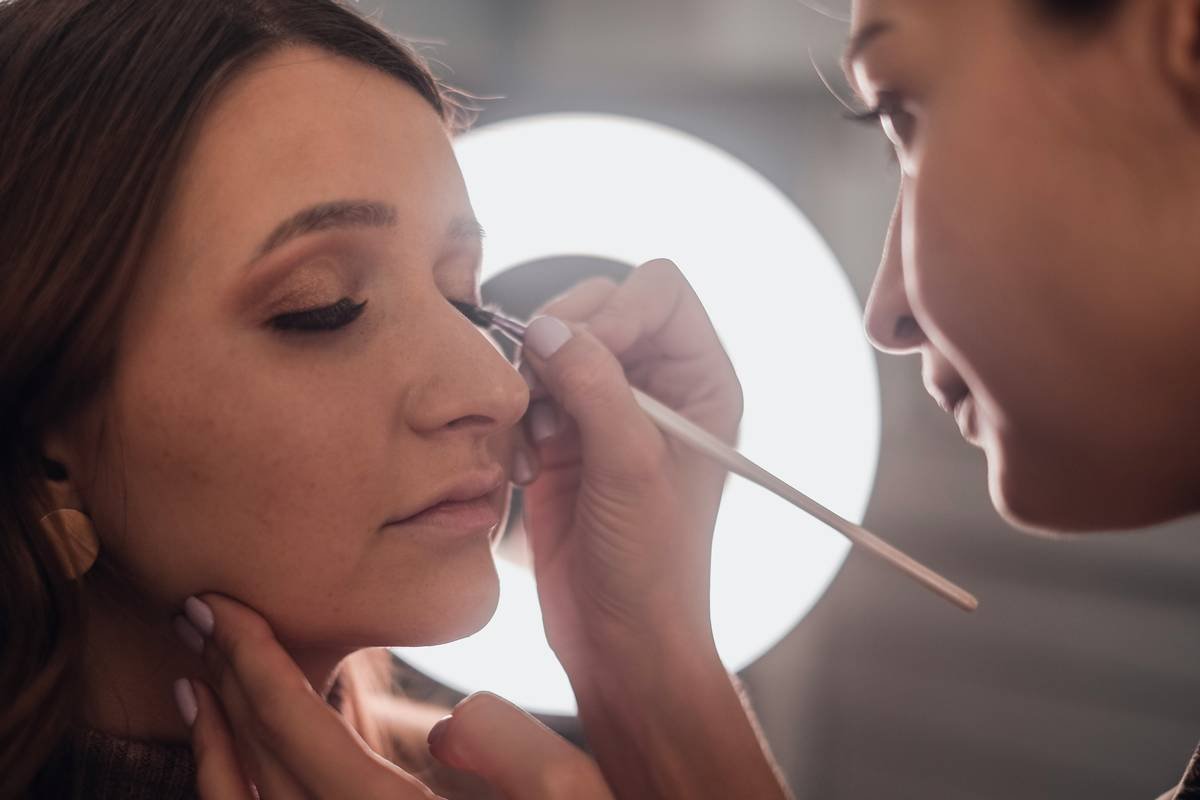 Red Carpet Ready: How to Master Editorial Makeup That Turns Heads (Without Melting Under Flashbulbs)