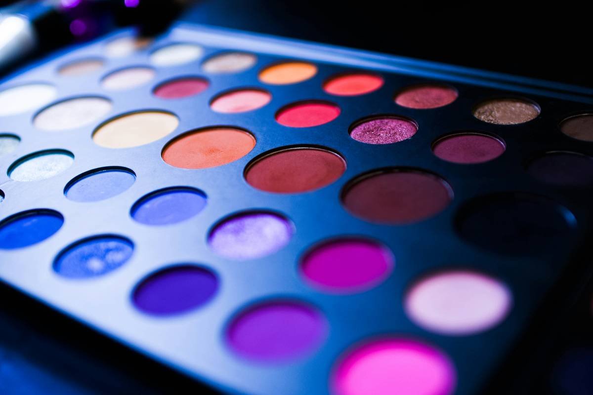 Why Your Posh Makeup Palettes Are Collecting Dust (And How to Actually Use Them Like an Editorial Pro)