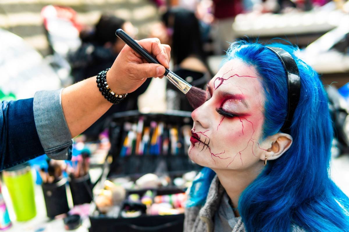 How to Master Bold Color Makeup for Editorial Looks That Stop Scrollers Dead