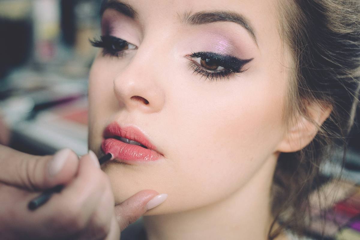 Runway Makeup Artistry: The Expert’s Guide to Editorial Looks That Turn Heads