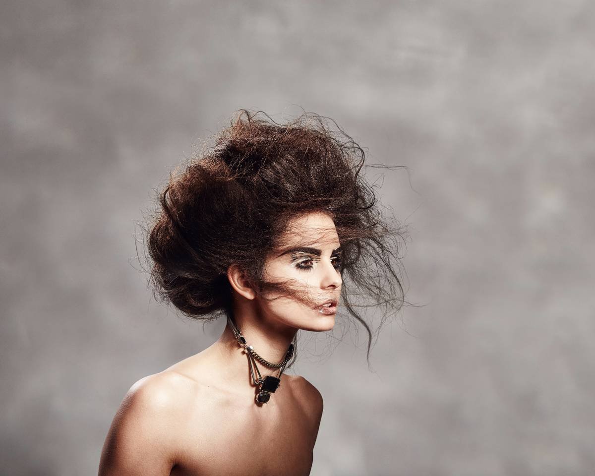 Classy makeup ideas featuring a model with sculpted cheekbones, muted rose lips, and subtle gold eyeliner